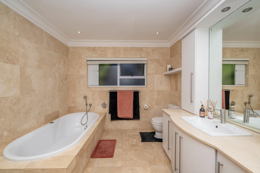5 Bedroom Property for Sale in Welgedacht Western Cape